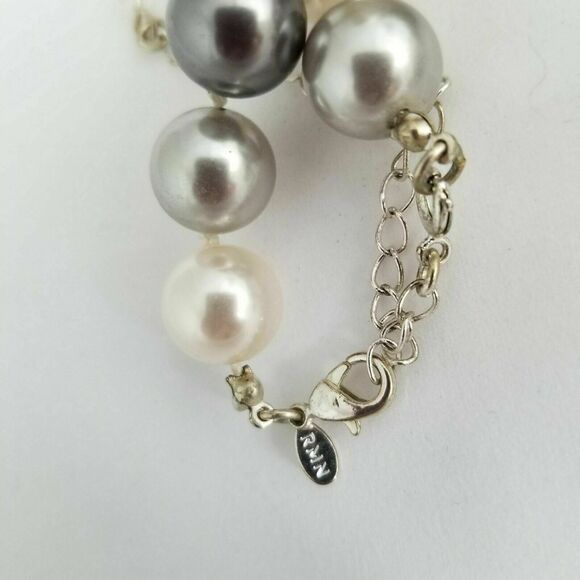 Signed Roman Faux Pearl Necklace and 3 Bracelets Set White Silver Gray Lot RMN - Picture 6 of 8